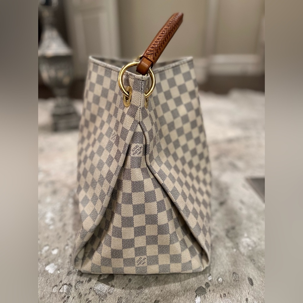 Authentic Louis Vuitton Delilah handbag 👜